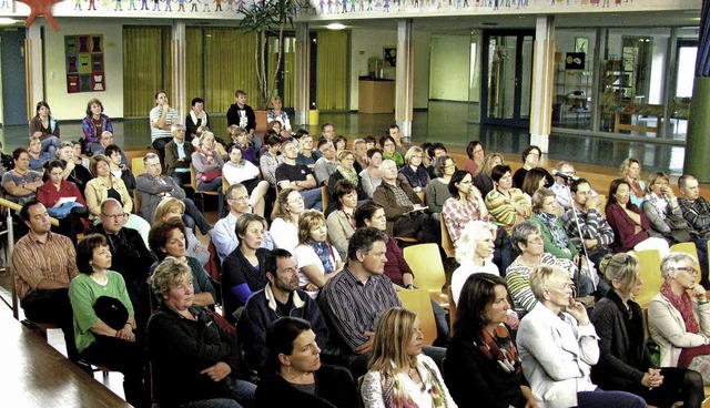 Podiumsdiskussion: An die hundert  Mt...rtler Abt-Columban-Schule  gekommen.   | Foto: manfred Lange