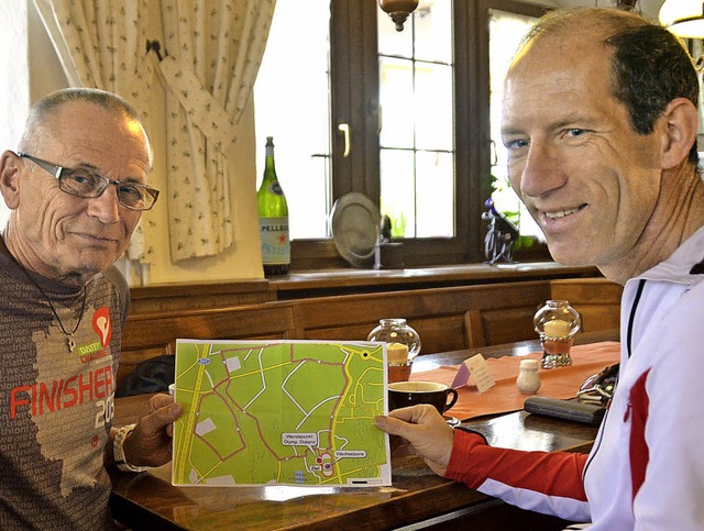 Reinhard Brner (links) und Hans Winze... beim Sparkassen-Triathlon am 4. Mai.   | Foto: Peter Gerigk