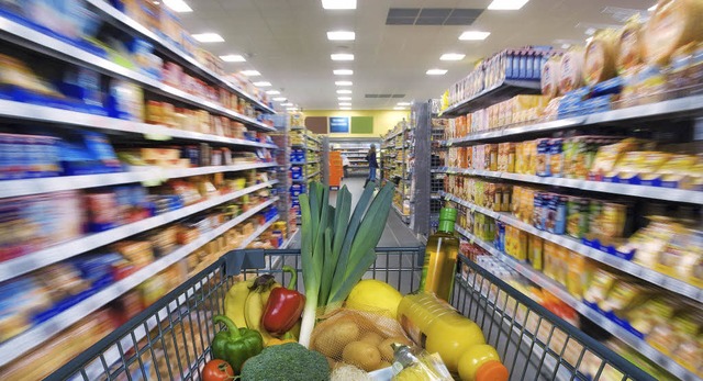Lebensmittel fllen den Einkaufskorb.    | Foto: Eisenhans (fotolia.com)