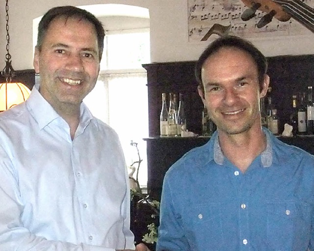 Martin Scheidel dankt Franz Sillmann (rechts).  | Foto: Privat