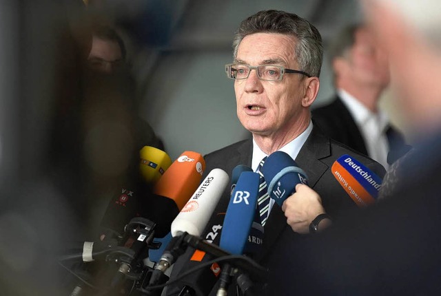 Eine neue Lage fr Bundesinnenminister Thomas de Maiziere  | Foto: dpa