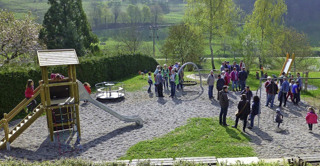 Der neu gestaltete Spielplatz in Feuerbach wurde gleich in Beschlag genommen.  | Foto: Ilse Winer