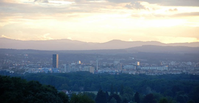 Die Schweiz ist nah, wie dieses Bild von Stetten mit Blick auf Basel beweist.   | Foto: Nikolaus Trenz/Annette Mahro