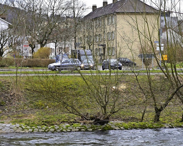 Einmndung Dammstrae: Der Kreisel wir... Sttzbauwerk ins Wiesevorland ragen.   | Foto: N. Trenz