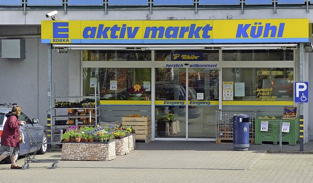 Der Lebensmittelmarkt in der Strae im...ne andere Lsung als der Gemeinderat.   | Foto: simon krause