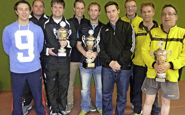 Siegerteams beim Bezirkspokalfinale: v...chi, Harald Karnich (alle TSV Kandern)  | Foto: . Scheibengruber