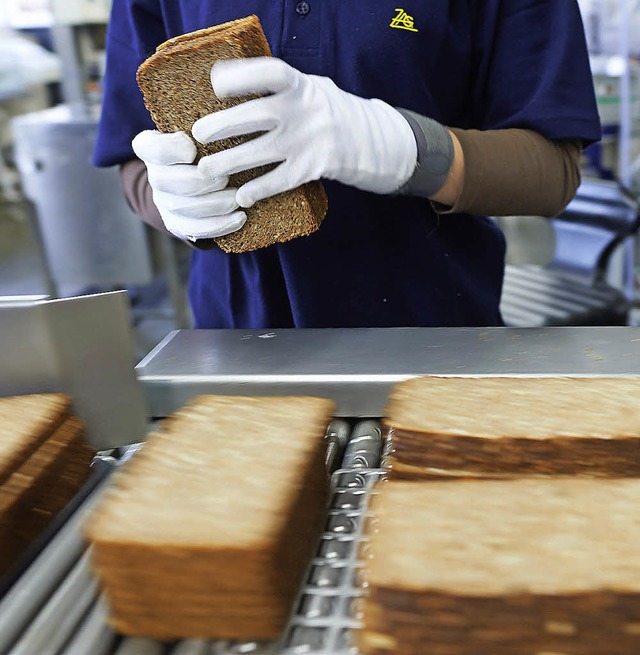 Am Band steht kein Bcker: Brot als High-Tech-Produkt   | Foto: dpa/labes