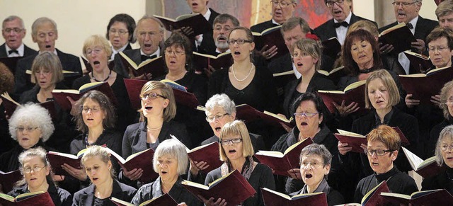 In der Doppelrolle als dankbar das Hei...rasendes Volk&#8220;: der Figuralchor   | Foto: Peter Heck