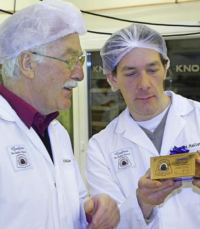 Gnter Keller (links) und Michael Kell...hren durch die Welt des Kakaokonfekts.  | Foto: BE