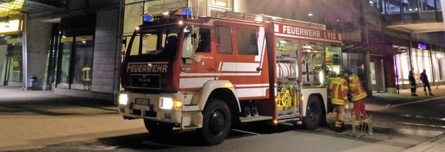 Fr den Ernstfall will die Feuerwehr B...t sein. Deswegen probte sie am Montag.  | Foto: rank