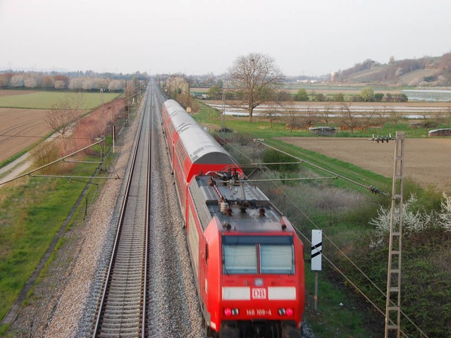 Die Rheintalbahn zwischen Basel und Fr...ichtungen wegen eines Unfalls gesperrt  | Foto: sigrid umiger