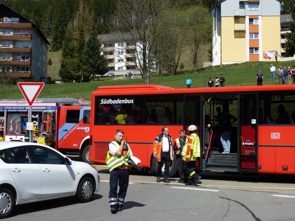 Unfall mit Linienbus in Neustadt Mehrere Verletzte TitiseeNeustadt