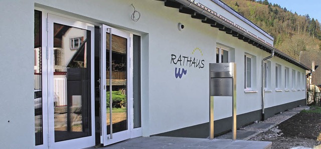 Auen- und Innenansicht: Das neue Rath...Wiesental wird am Sonntag eingeweiht.   | Foto: M. Weber