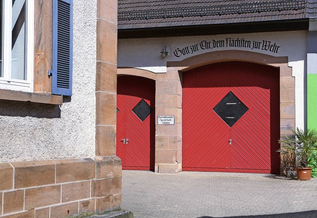 Ein Rolltor bekommt das Feuerwehrhaus ... aus der Garage links zu erleichtern.   | Foto: christoph breithaupt