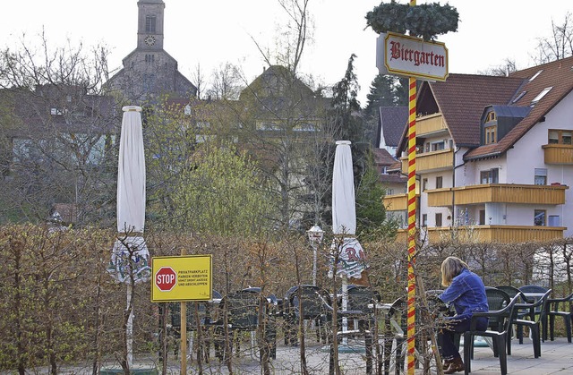 Noch zieht es nur die ganz Mutigen in ...n die Gste nicht mehr gerne drinnen.   | Foto: Renk