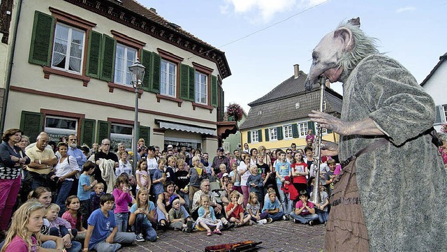 Das Kukuk-Festival zieht seit Jahren M... er parallel Verkaufsaktionen startet.  | Foto: Stefan Merkle