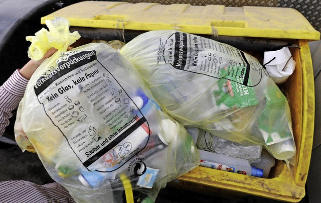 Die Bundesbrger sammeln eifrig Verpackungsmll.   | Foto: dpa