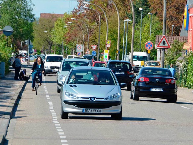 Die Kandelstrae in Breisach ist sehr ...oll sie jetzt verkehrsberuhigt werden.  | Foto: Leyla Sobler