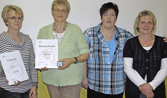 Von links: Charis Keller wurde fr 25-...zerin im Landfrauenverein Schwaningen.  | Foto: Andrea Stadler