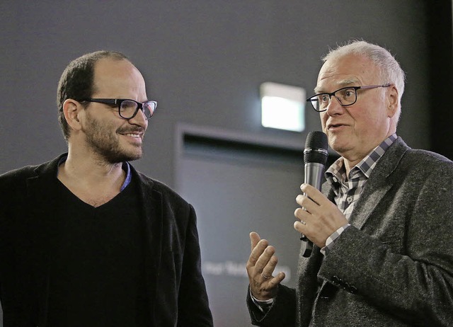 Regisseur Gustavo Fallas (links) im Ge...itzau vom Freundeskreis Lahr-Alejuela   | Foto: c. Breithaupt
