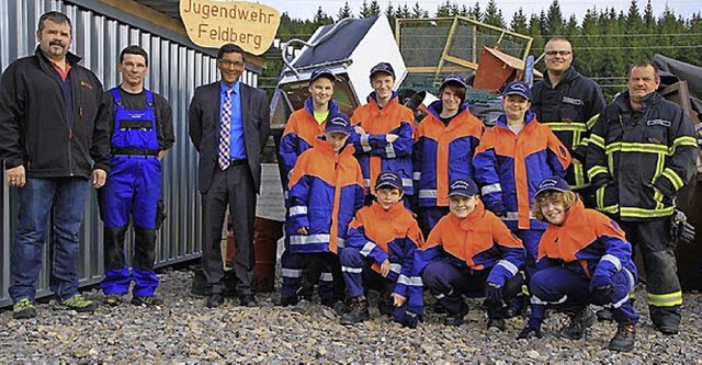 Die Jugendfeuerwehr Feldberg nimmt sic...hrung der Schrottsammlung im Ort an.   | Foto: Tina Httich