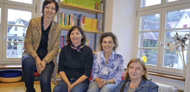 Vier der ehrenamtlichen Mitarbeiterinn..., Evi Huber, Eva Petersik, Carmen Sum   | Foto: Wieschenkmper