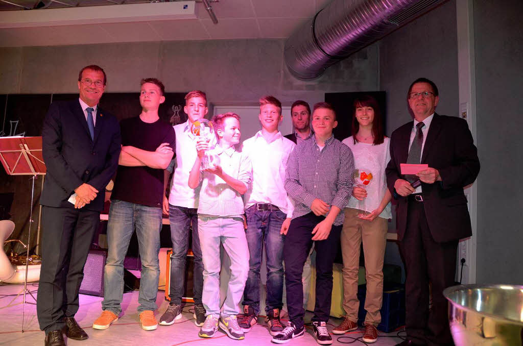 Die Sportler des Jahres mit OB Klaus Eberhardt und Dieter Wild (Stadtsportausschuss) Die Sportler des Jahres mit OB Klaus Eberhardt und Dieter Wild (Stadtsportausschuss)