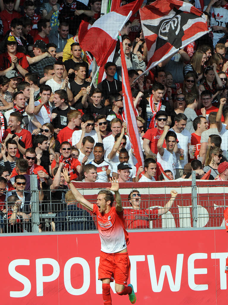 Couragiert gingen die roten Freiburger gegen Braunschweig zur Sache. Am Ende reichte es zu drei Punkten.