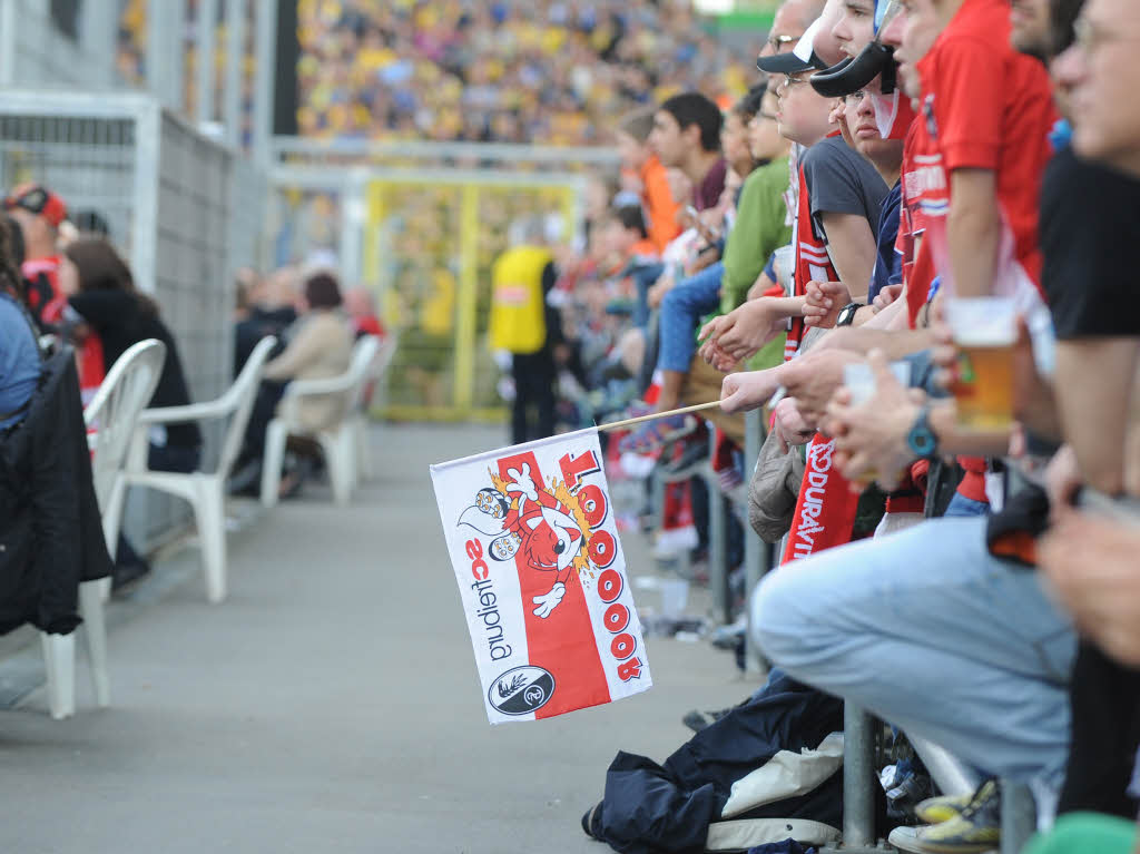 Couragiert gingen die roten Freiburger gegen Braunschweig zur Sache. Am Ende reichte es zu drei Punkten.