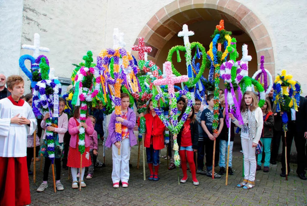 Zur Segnung sammelten sich die Kinder ...der Pfarrei St. Stephan in Gottenheim.  | Foto: Manfred Frietsch