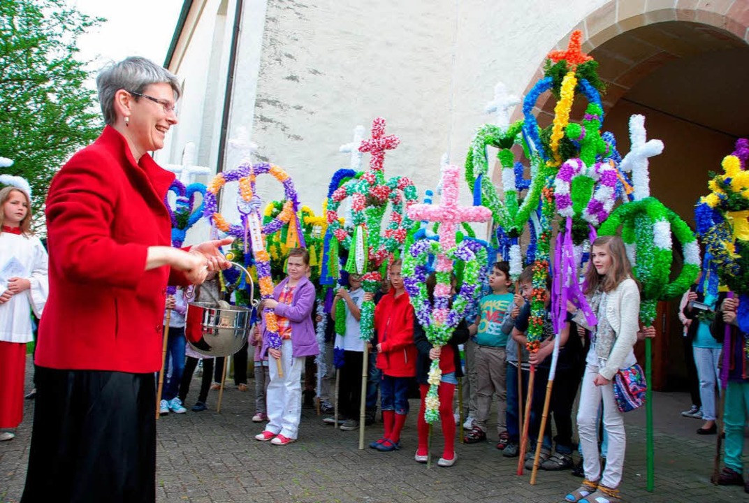 In Gottenheim nahm  Gemeindereferentin...gnung der Palmen und ihrer Trger vor.  | Foto: Manfred Frietsch