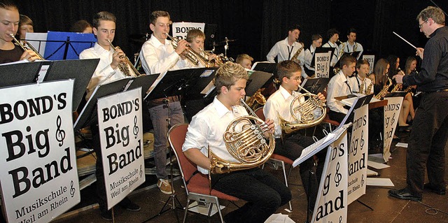 Neues Outfit, noch besserer Auftritt: Bond&#8217;s Bigband   | Foto: Ounas-Krusel