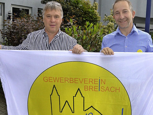 Hans-Peter Geppert (links)  und  Micha...sschau &#8222;Made in Breisach&#8220;.  | Foto: Gerold Zink