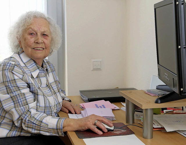 Rstig und beraus hilfsbereit: Gisela...ckt auch mit 85 Jahren noch gerne zu.   | Foto: peter heck