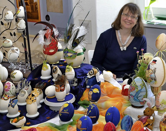 Beim  Ostermarkt im Breisacher Stadtmu...unstvoll bemalte Ostereier bestaunen.   | Foto: hans-jochen voigt