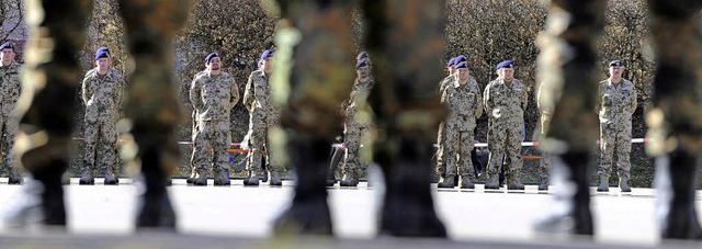 Planungssicherheit fr den Bundeswehrs...rsident Guido Wolf in der Baarstadt.   | Foto: Patrick Seeger / dpa