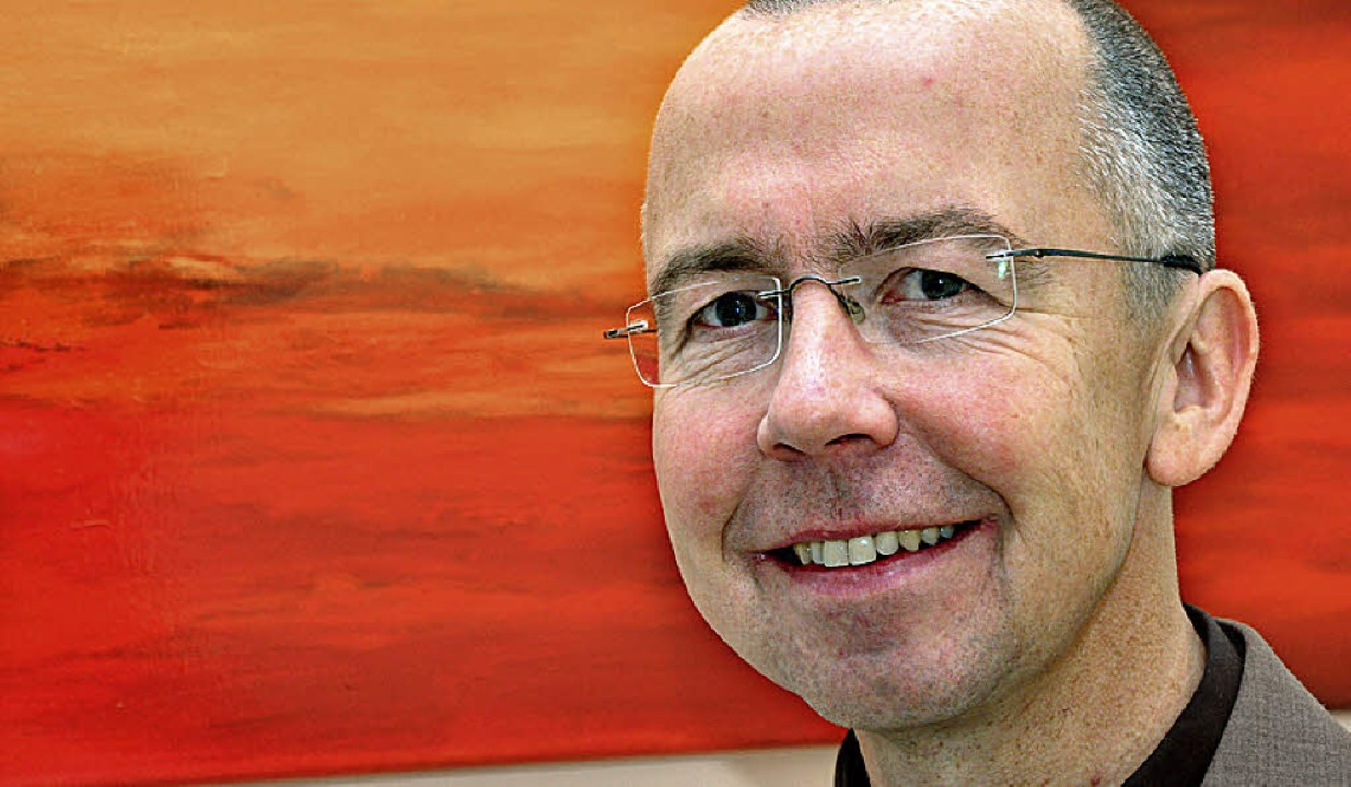 Prlat Peter Kossen klagt die Betreibe...ischfabriken wegen ihrer Praktiken an.  | Foto: Honnigfort