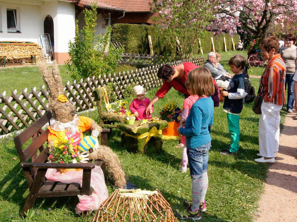 Auch Privatleute schmckten ihre Vorgrten. Hier an der Strae zum Festgelnde: Kinder staunten ber den Einfallsreichtum