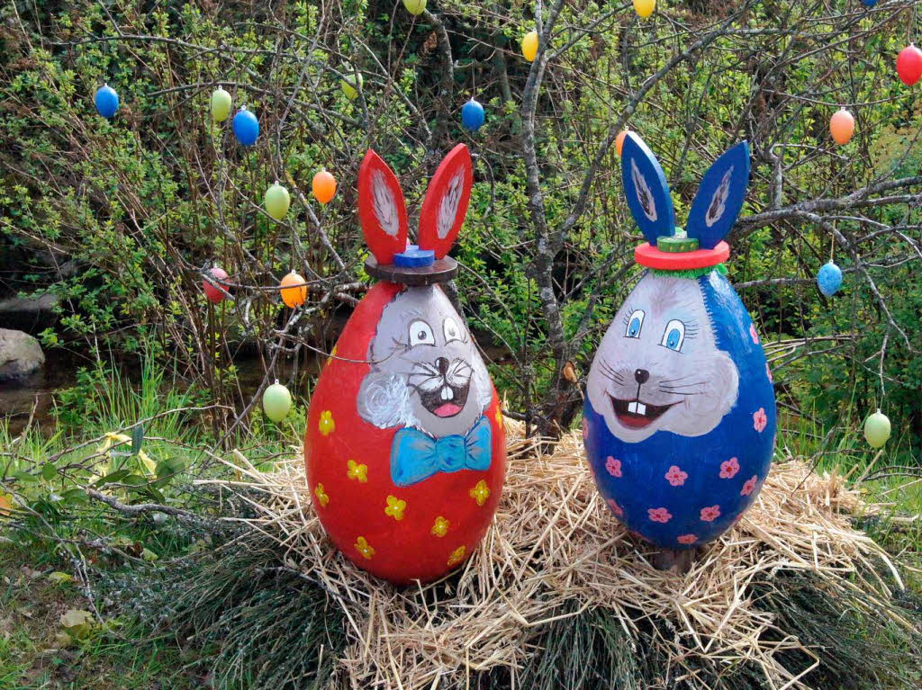 Symbiose von Hase und Ei. Einer von vielen bunten Einfllen im Park.