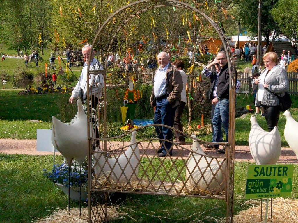 Der sonnige Palmsonntag lud zum Spazieren durch den liebevoll geschmckten Park ein.