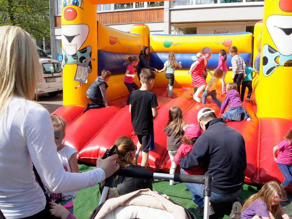 Auch fr Kinder gab es viel Unterhaltung: hier auf der Hopsburg vor der Festhalle.