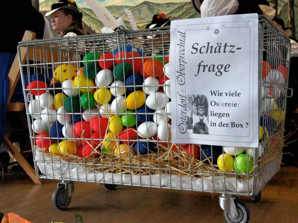 Wie viele Eier sind im Einkaufswagen? Dies war die Schtzfrage, bei deren nchstliegenden Antworten es viele Preise und Gutscheine zu gewinnen. Auch das unterhielt die Besucher in der Halle.