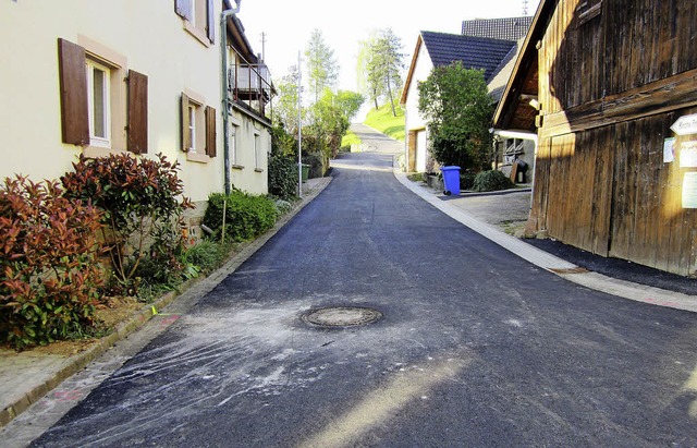 Fertig gestellt wurde nach rund vierw...die Strae &#8222;Am Kirchberg&#8220;.  | Foto: Reiner Merz