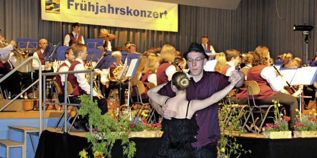 Eine Tanzeinlage als berraschung bei ...ingen am Frhjahrskonzert dem Publikum  | Foto: Pia Letter-Hirsch