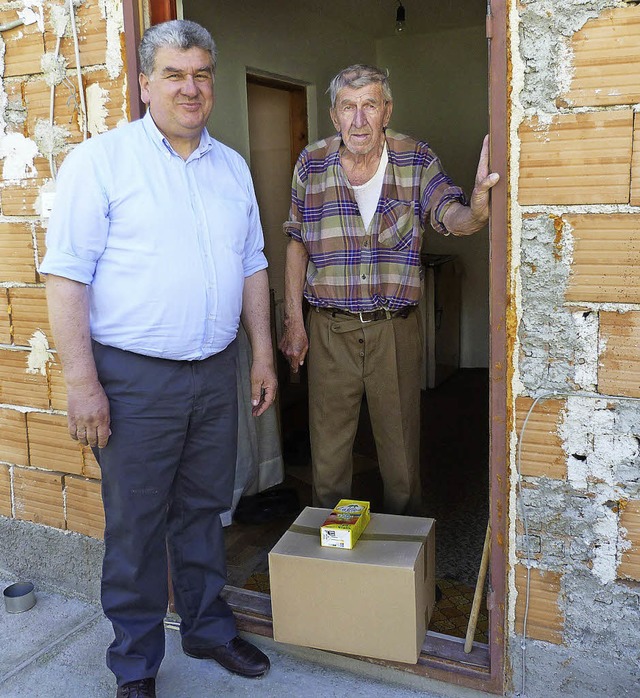 Lebensmittelpakete wie dieses, das im ...n Menschen bei ihrem berlebenskampf.   | Foto: Alfons Vgele