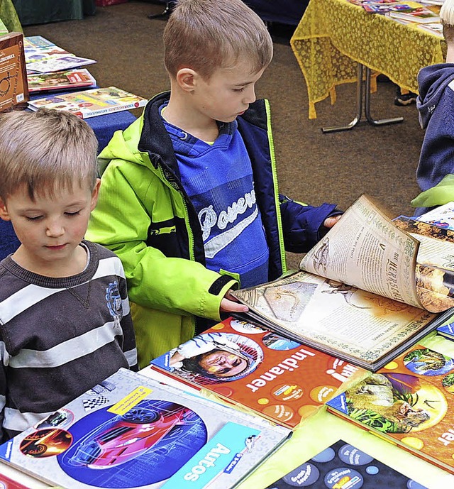Fr Kinder gibt&#8217;s ein Buch.   | Foto: hd