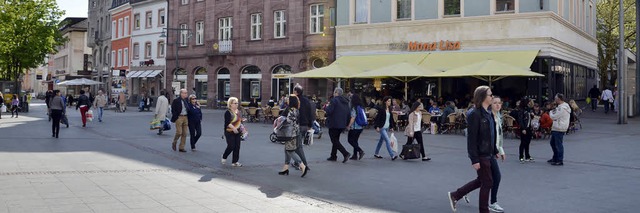 Bei sommerlichen Temperaturen laden die Eisdielen in Lrrach zum Naschen ein.   | Foto: Felix Held