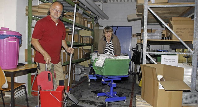 Aufrumarbeiten am Tag danach: Mitarbeiter der Werksttten haben gut zu tun.  | Foto: HEIDI FSSEL