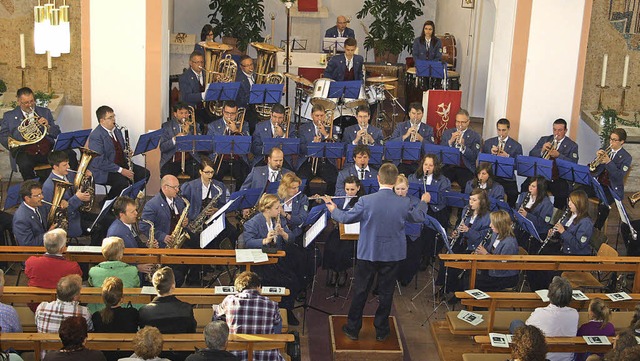 Der Musikverein Eberfingen wurde dem Anlass mit festlichen Werken gerecht.   | Foto: sln