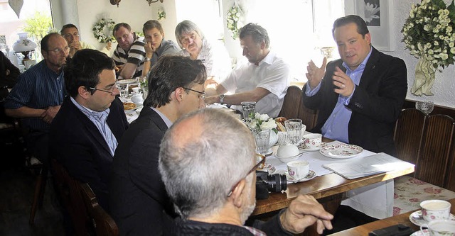 Suchte das Gesprch mit den Brgern im... Wiesental: Minister Alexander Bonde.   | Foto: Heiner Fabry